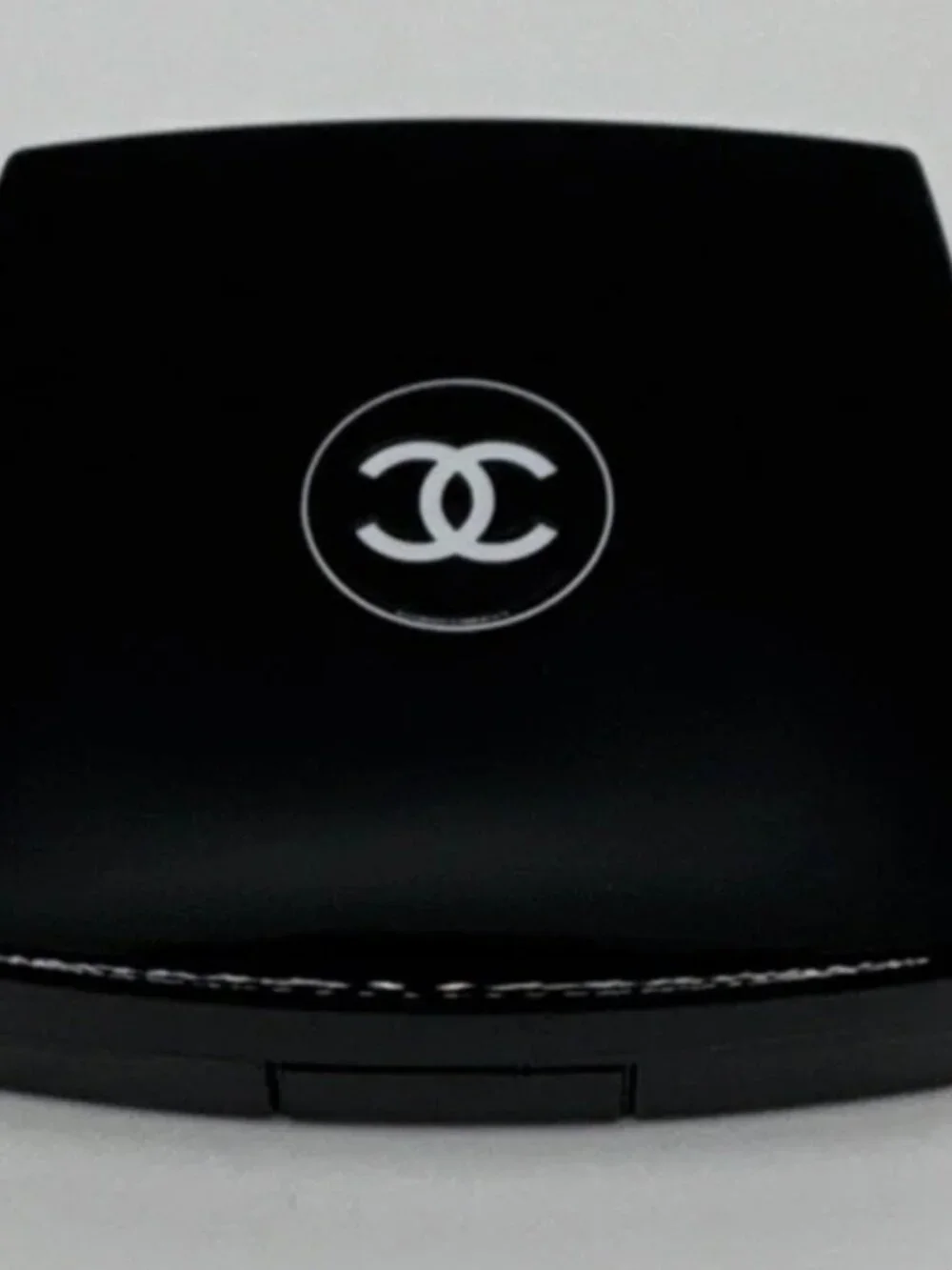 Chanel Ombre Essentielle Multi-Use Eye Top Coat ~ 220 BLANC PERLE ~ Satin Finish